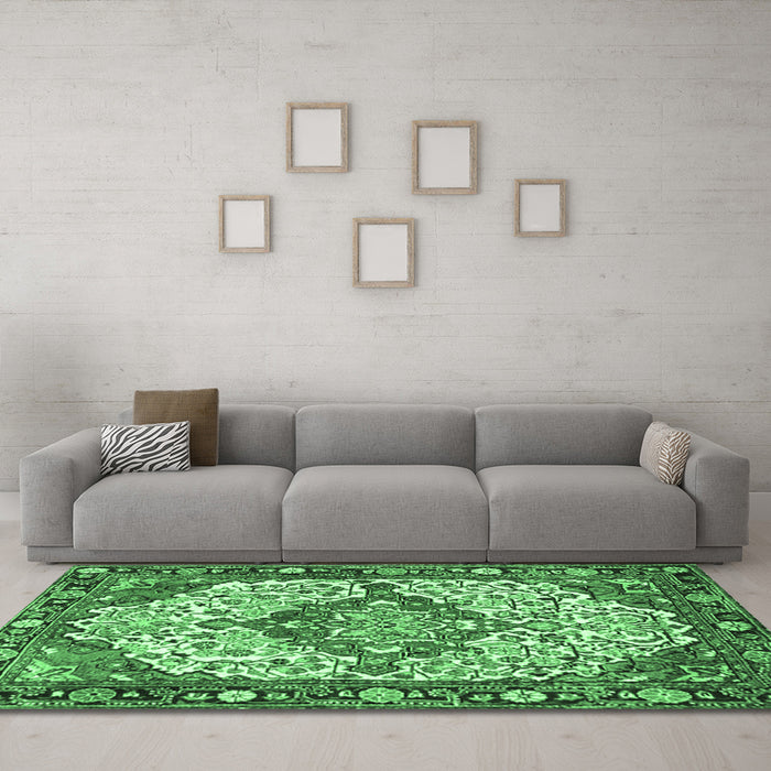 Machine Washable Medallion Emerald Green Traditional Area Rugs in a Living Room,, wshtr4711emgrn