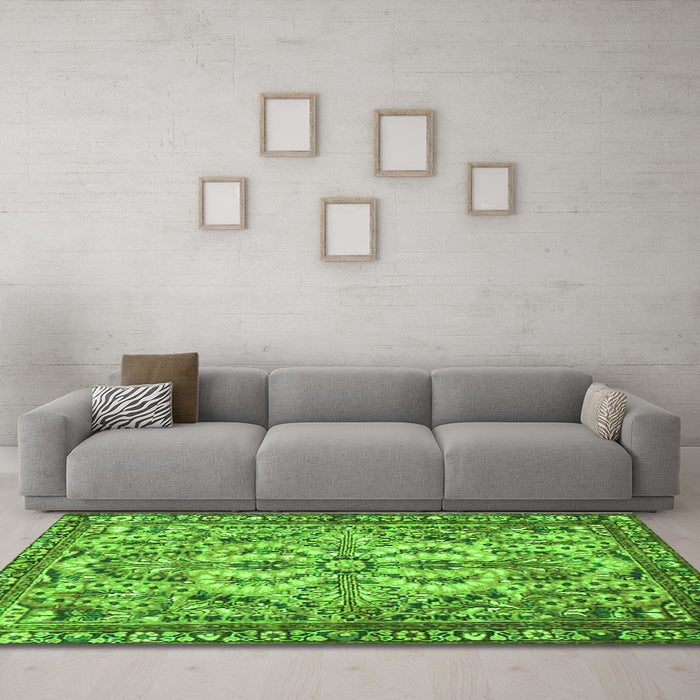 Machine Washable Persian Green Traditional Area Rugs in a Living Room,, wshtr4714grn
