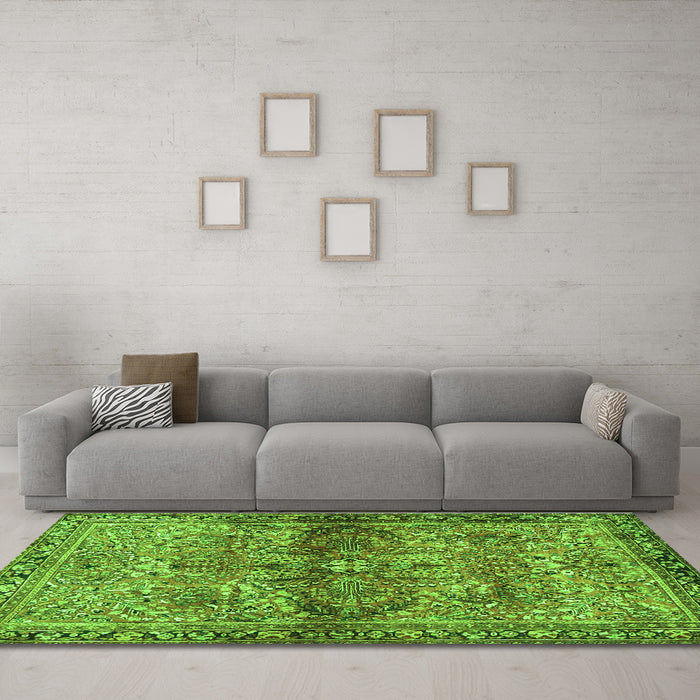 Machine Washable Persian Green Traditional Area Rugs in a Living Room,, wshtr4716grn
