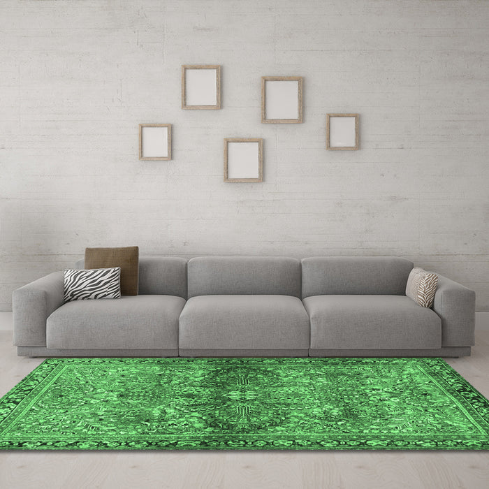 Machine Washable Persian Emerald Green Traditional Area Rugs in a Living Room,, wshtr4716emgrn