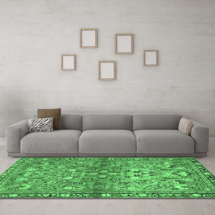Machine Washable Persian Emerald Green Traditional Area Rugs in a Living Room,, wshtr4717emgrn