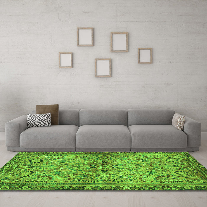 Machine Washable Persian Green Traditional Area Rugs in a Living Room,, wshtr4718grn