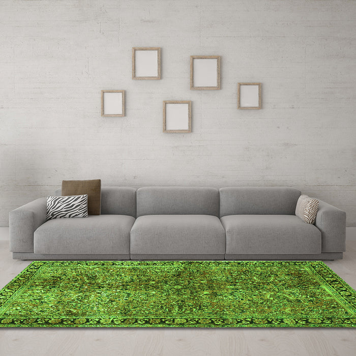 Machine Washable Oriental Green Traditional Area Rugs in a Living Room,, wshtr4719grn