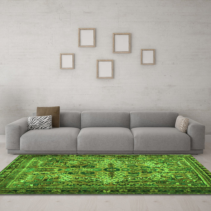 Machine Washable Persian Green Traditional Area Rugs in a Living Room,, wshtr4721grn