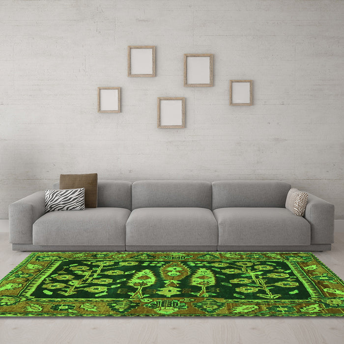 Machine Washable Animal Green Traditional Area Rugs in a Living Room,, wshtr4724grn