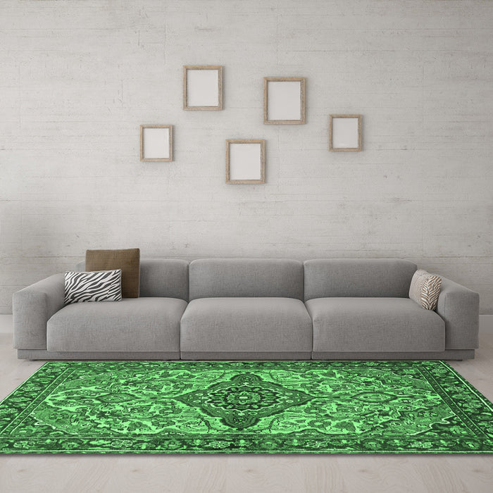 Machine Washable Medallion Emerald Green Traditional Area Rugs in a Living Room,, wshtr4725emgrn