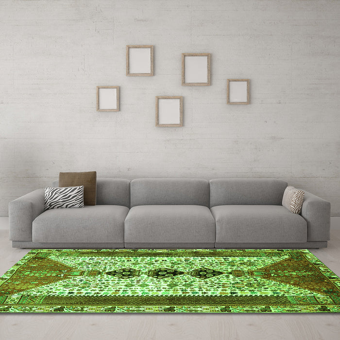Machine Washable Persian Green Traditional Area Rugs in a Living Room,, wshtr4726grn