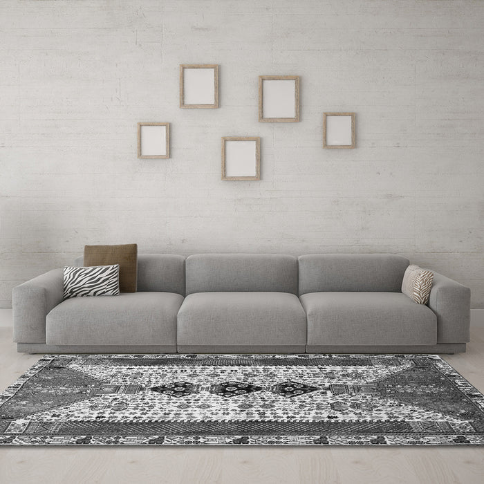 Machine Washable Persian Gray Traditional Rug in a Living Room,, wshtr4726gry