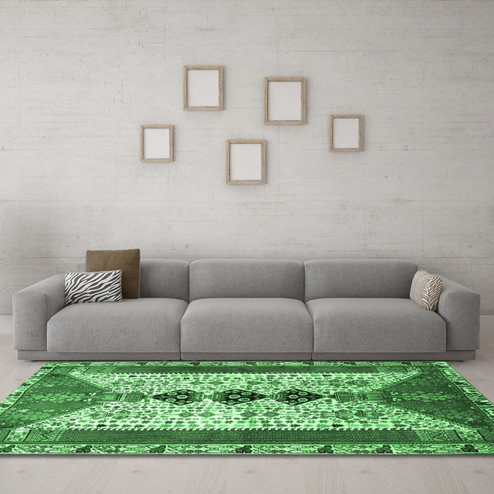 Machine Washable Persian Emerald Green Traditional Area Rugs in a Living Room,, wshtr4726emgrn