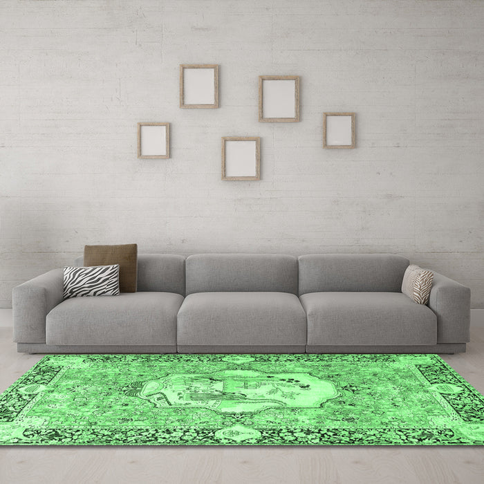 Machine Washable Persian Emerald Green Traditional Area Rugs in a Living Room,, wshtr4731emgrn