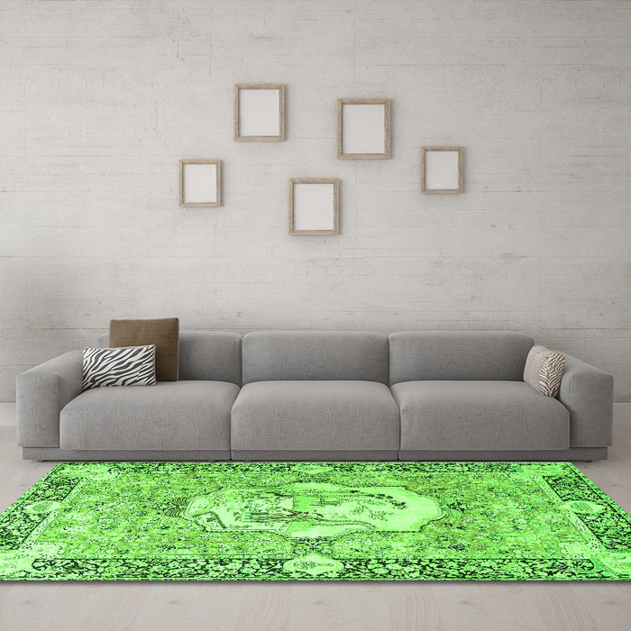 Machine Washable Persian Green Traditional Area Rugs in a Living Room,, wshtr4731grn