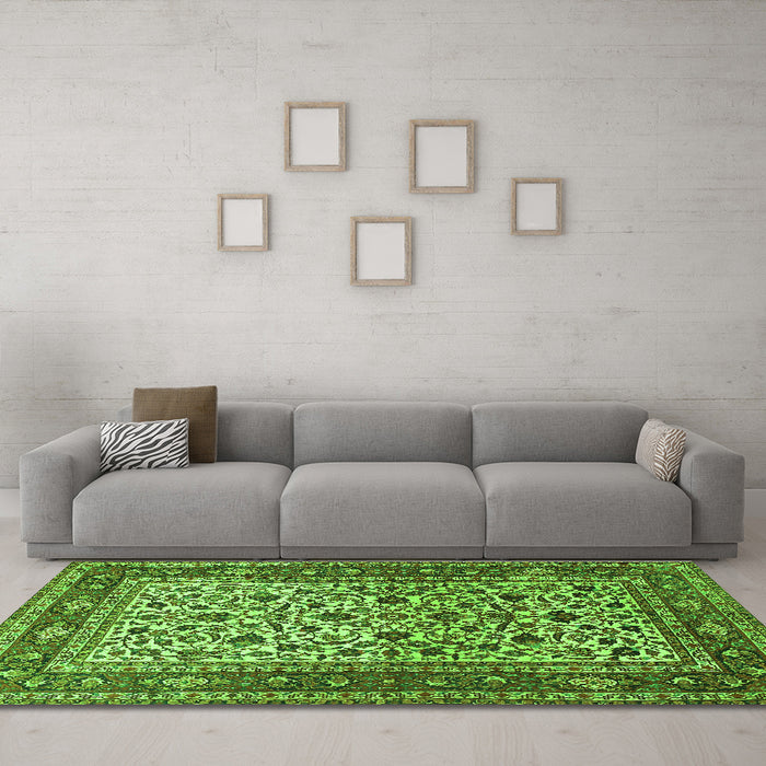 Machine Washable Persian Green Traditional Area Rugs in a Living Room,, wshtr4732grn
