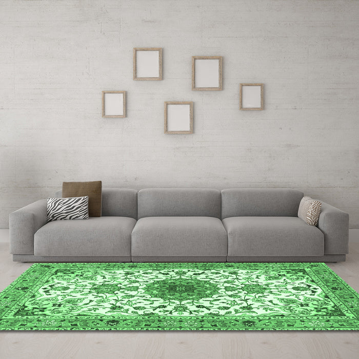 Machine Washable Medallion Emerald Green Traditional Area Rugs in a Living Room,, wshtr4734emgrn