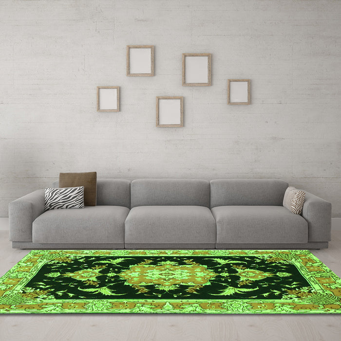 Machine Washable Medallion Green Traditional Area Rugs in a Living Room,, wshtr4747grn