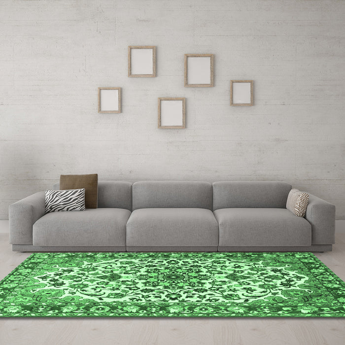 Machine Washable Medallion Emerald Green Traditional Area Rugs in a Living Room,, wshtr4749emgrn