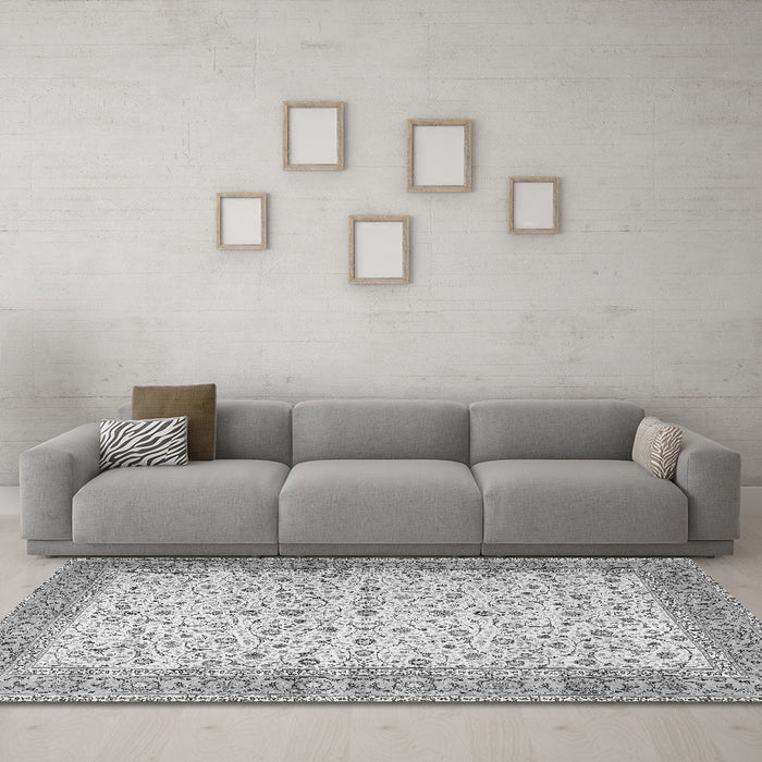 Machine Washable Persian Gray Traditional Rug in a Living Room,, wshtr4760gry