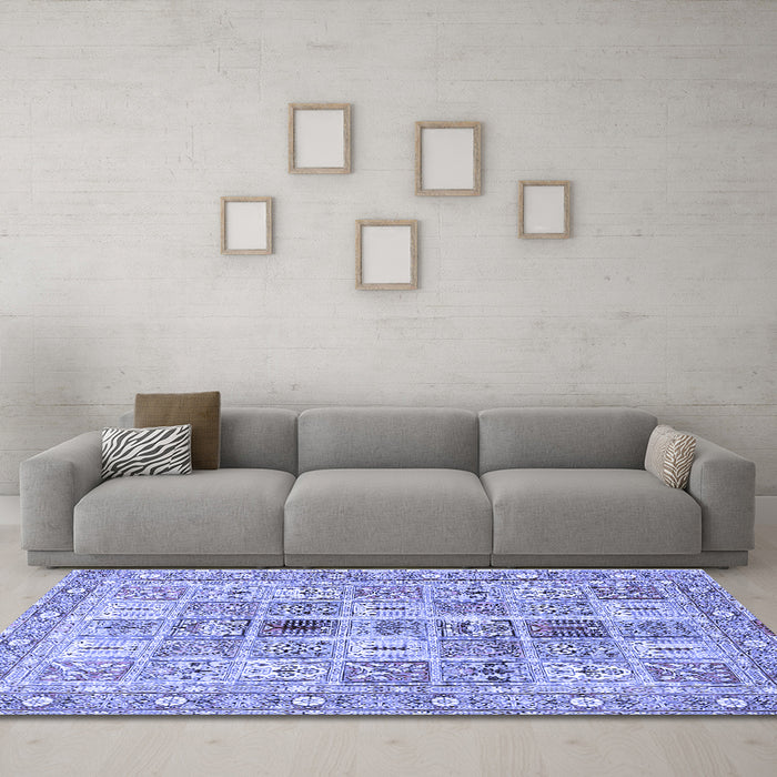 Machine Washable Persian Blue Traditional Rug in a Living Room, wshtr4767blu