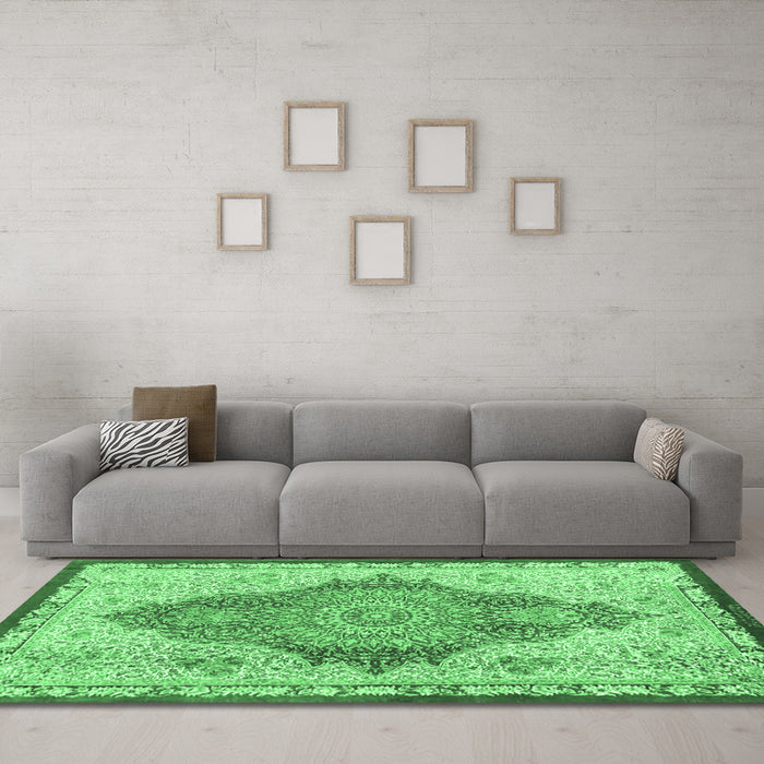 Machine Washable Persian Emerald Green Traditional Area Rugs in a Living Room,, wshtr4768emgrn