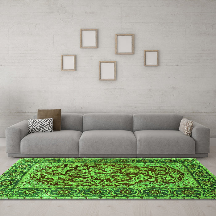 Machine Washable Persian Green Traditional Area Rugs in a Living Room,, wshtr4770grn