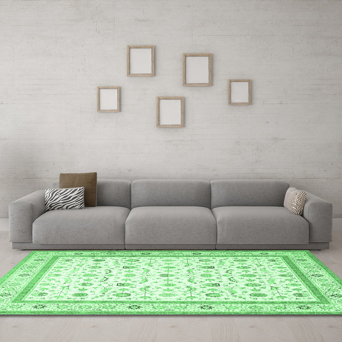 Machine Washable Persian Emerald Green Traditional Area Rugs in a Living Room,, wshtr4776emgrn