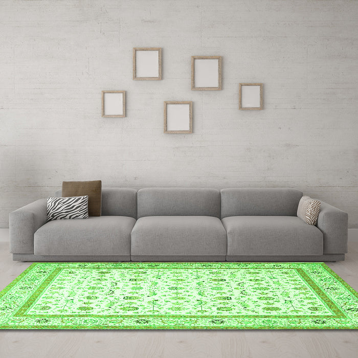 Machine Washable Persian Green Traditional Area Rugs in a Living Room,, wshtr4776grn