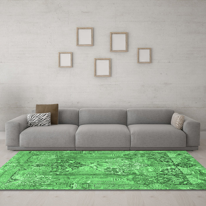 Machine Washable Persian Emerald Green Traditional Area Rugs in a Living Room,, wshtr4777emgrn