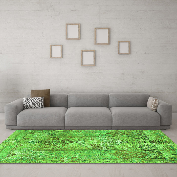 Machine Washable Persian Green Traditional Area Rugs in a Living Room,, wshtr4777grn