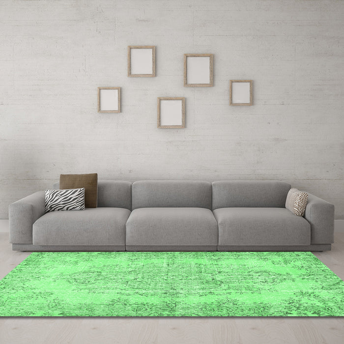 Machine Washable Persian Emerald Green Traditional Area Rugs in a Living Room,, wshtr477emgrn