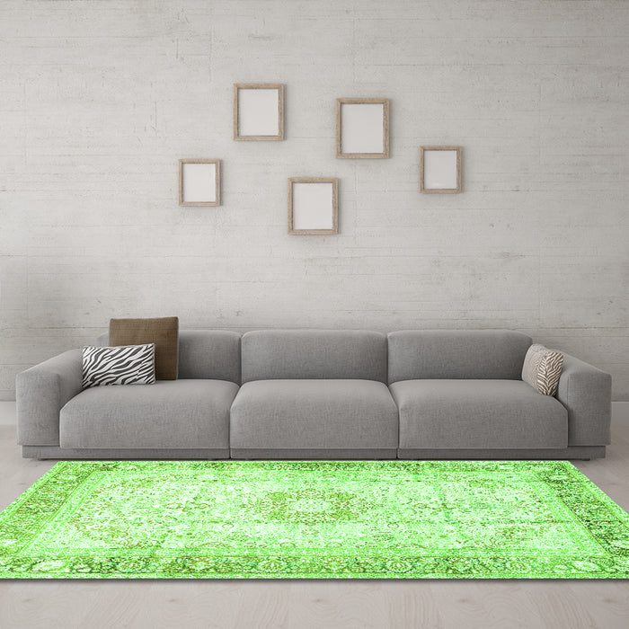 Machine Washable Persian Green Traditional Area Rugs in a Living Room,, wshtr4783grn