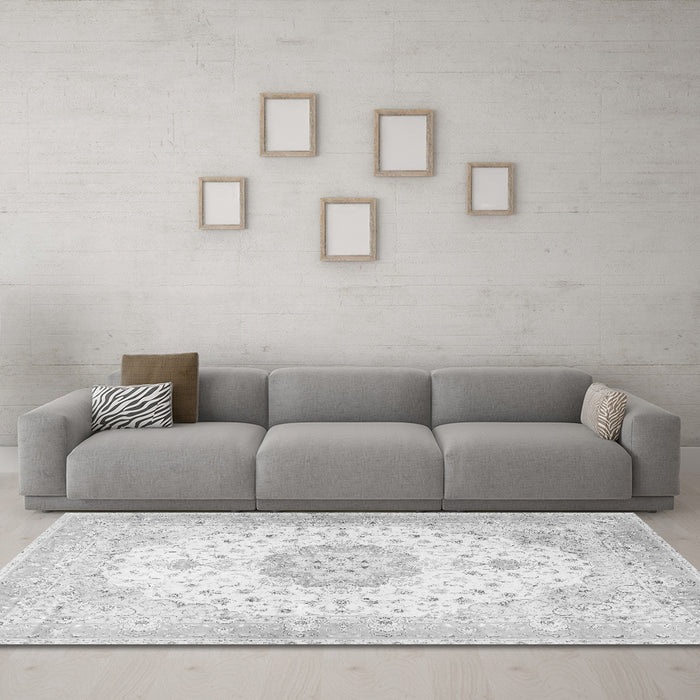 Machine Washable Medallion Gray Traditional Rug in a Living Room,, wshtr4784gry