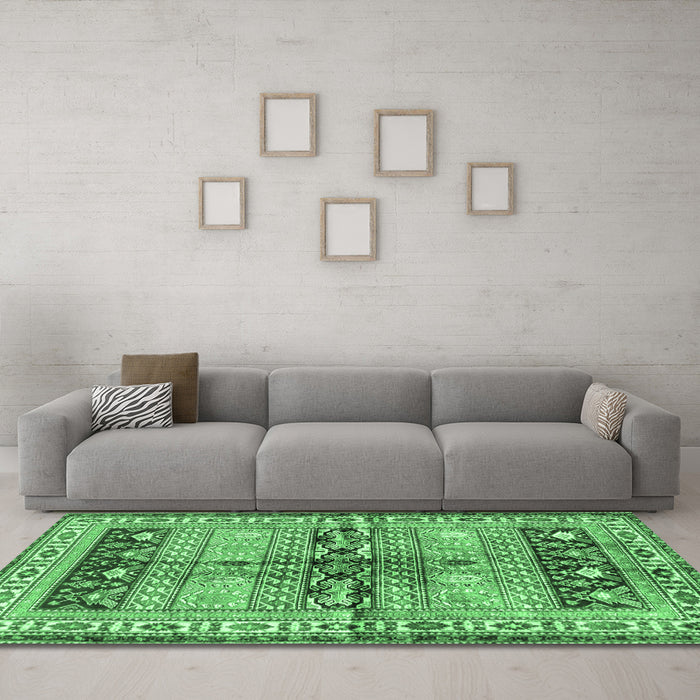 Machine Washable Persian Emerald Green Traditional Area Rugs in a Living Room,, wshtr4788emgrn