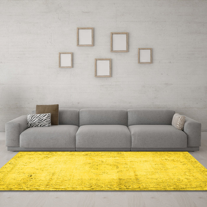 Machine Washable Persian Yellow Traditional Rug in a Living Room, wshtr478yw