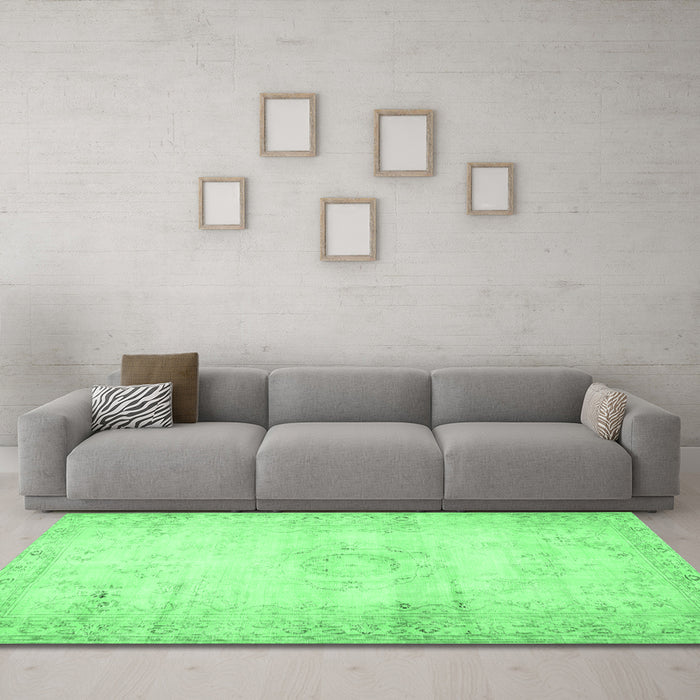 Machine Washable Persian Emerald Green Traditional Area Rugs in a Living Room,, wshtr478emgrn