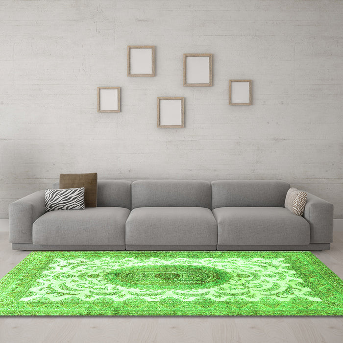 Machine Washable Medallion Green Traditional Area Rugs in a Living Room,, wshtr4792grn