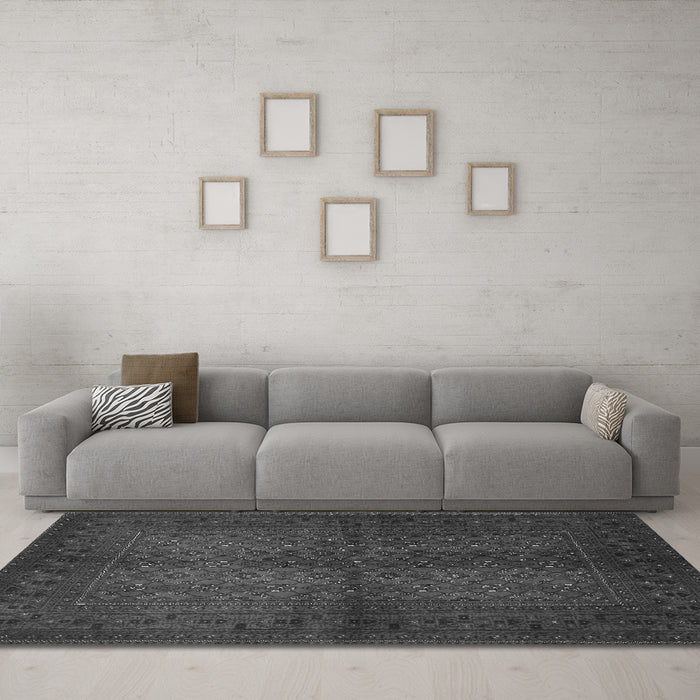 Machine Washable Persian Gray Traditional Rug in a Living Room,, wshtr4794gry