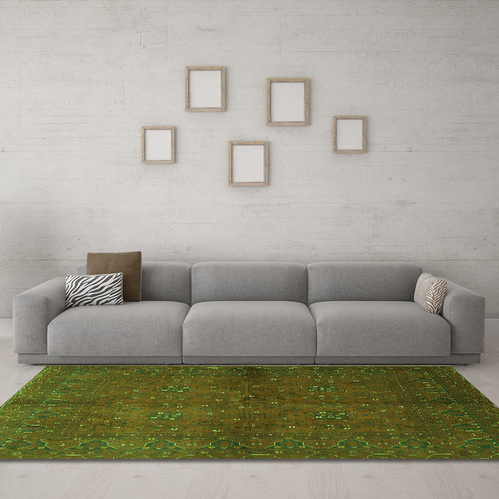 Machine Washable Persian Green Traditional Area Rugs in a Living Room,, wshtr4795grn