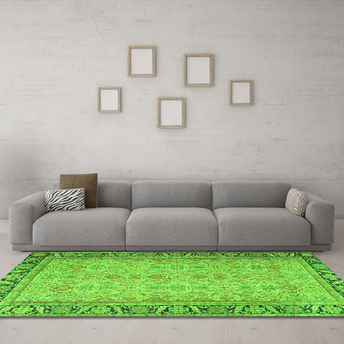 Machine Washable Persian Green Traditional Area Rugs in a Living Room,, wshtr4796grn