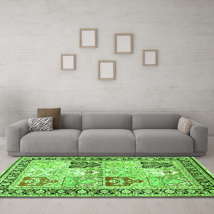 Machine Washable Persian Green Traditional Area Rugs in a Living Room,, wshtr4799grn