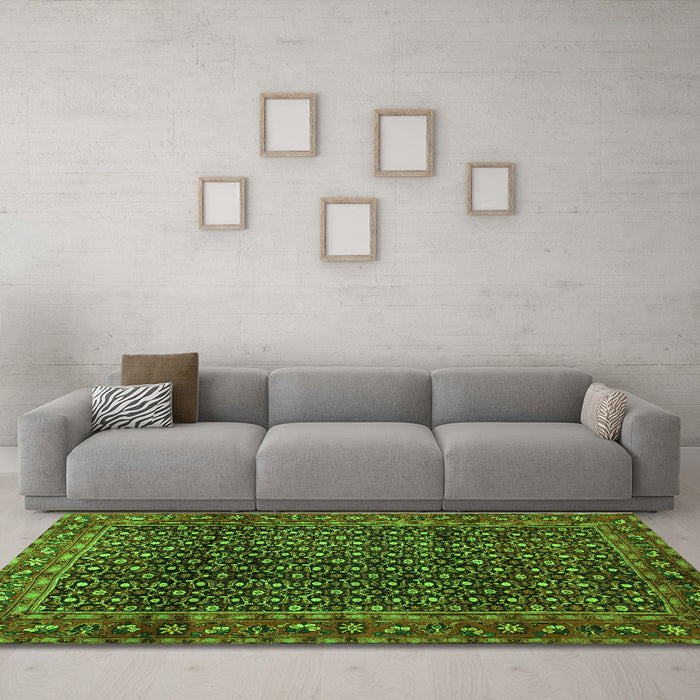 Machine Washable Persian Green Traditional Area Rugs in a Living Room,, wshtr47grn