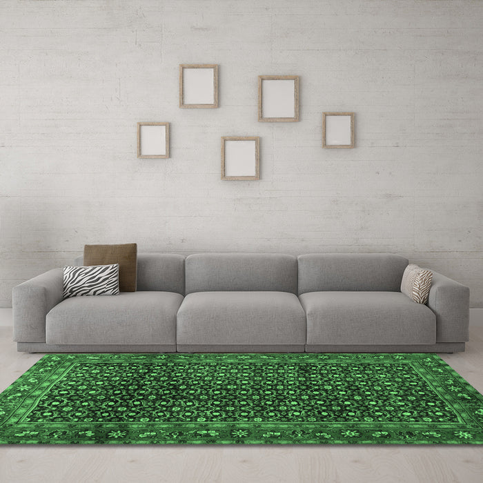 Machine Washable Persian Emerald Green Traditional Area Rugs in a Living Room,, wshtr47emgrn