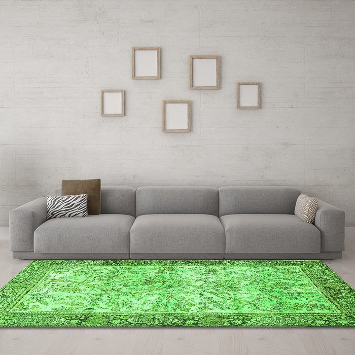 Machine Washable Animal Green Traditional Area Rugs in a Living Room,, wshtr4800grn