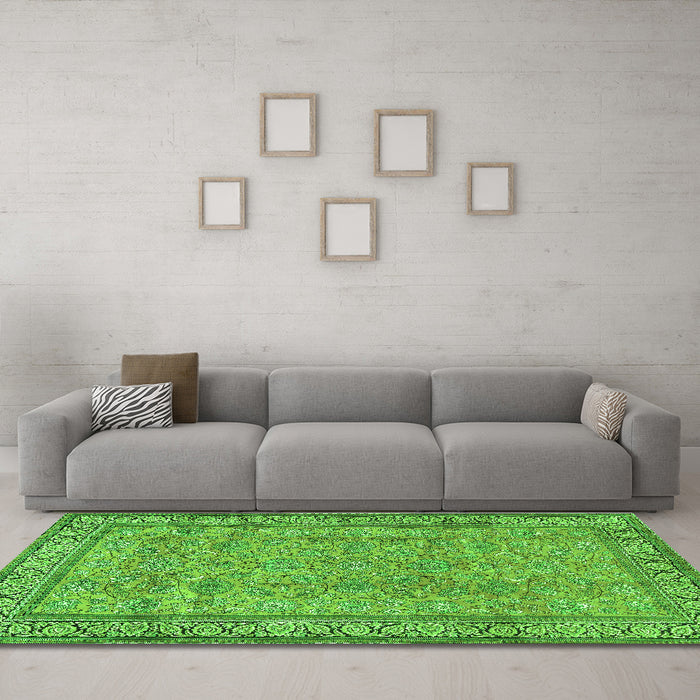 Machine Washable Persian Green Traditional Area Rugs in a Living Room,, wshtr4808grn