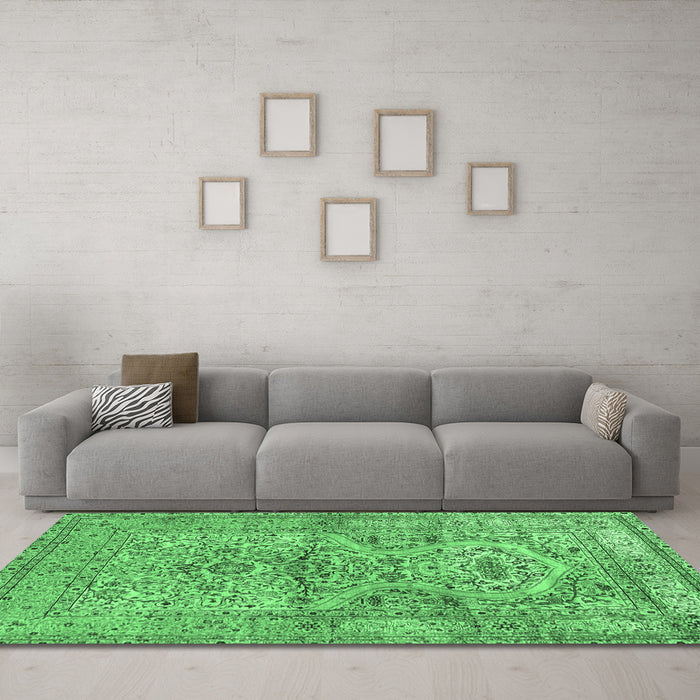 Machine Washable Persian Emerald Green Traditional Area Rugs in a Living Room,, wshtr4809emgrn