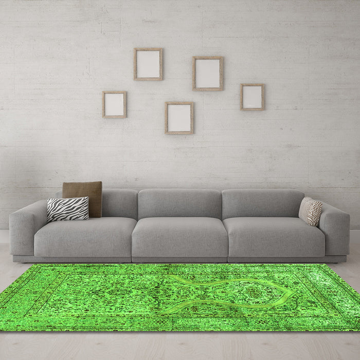 Machine Washable Persian Green Traditional Area Rugs in a Living Room,, wshtr4809grn