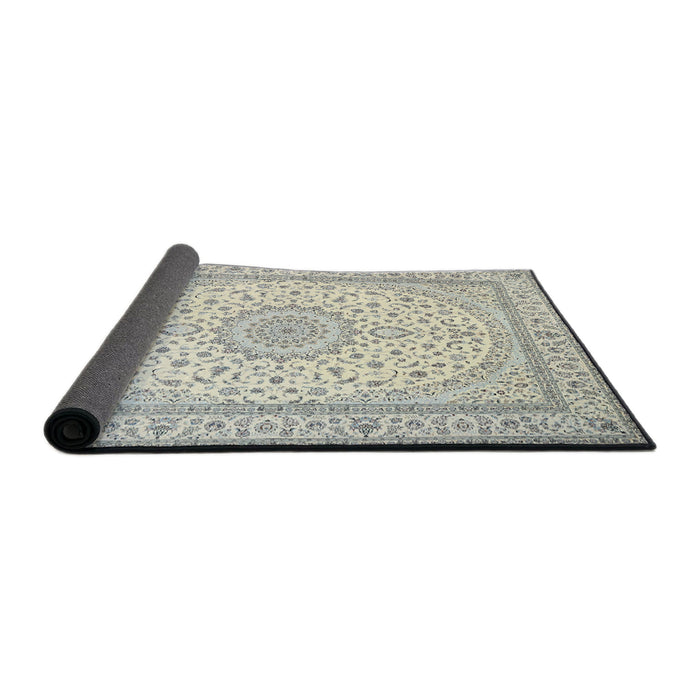 Sideview of Traditional Gunmetal Gray Medallion Rug, tr481