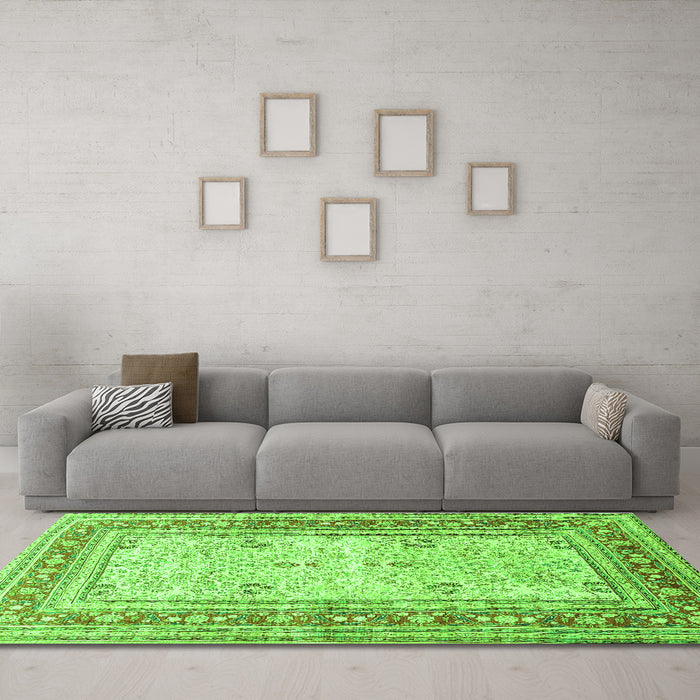 Machine Washable Persian Green Traditional Area Rugs in a Living Room,, wshtr4811grn
