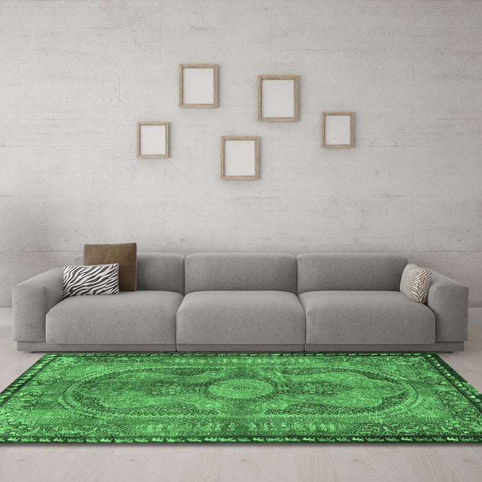 Machine Washable Medallion Emerald Green Traditional Area Rugs in a Living Room,, wshtr4814emgrn