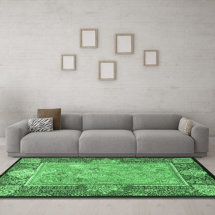 Machine Washable Persian Emerald Green Traditional Area Rugs in a Living Room,, wshtr4815emgrn
