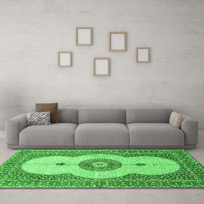 Machine Washable Medallion Green Traditional Area Rugs in a Living Room,, wshtr4816grn