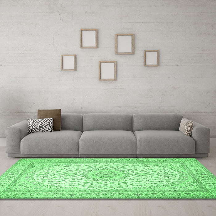 Machine Washable Medallion Emerald Green Traditional Area Rugs in a Living Room,, wshtr481emgrn